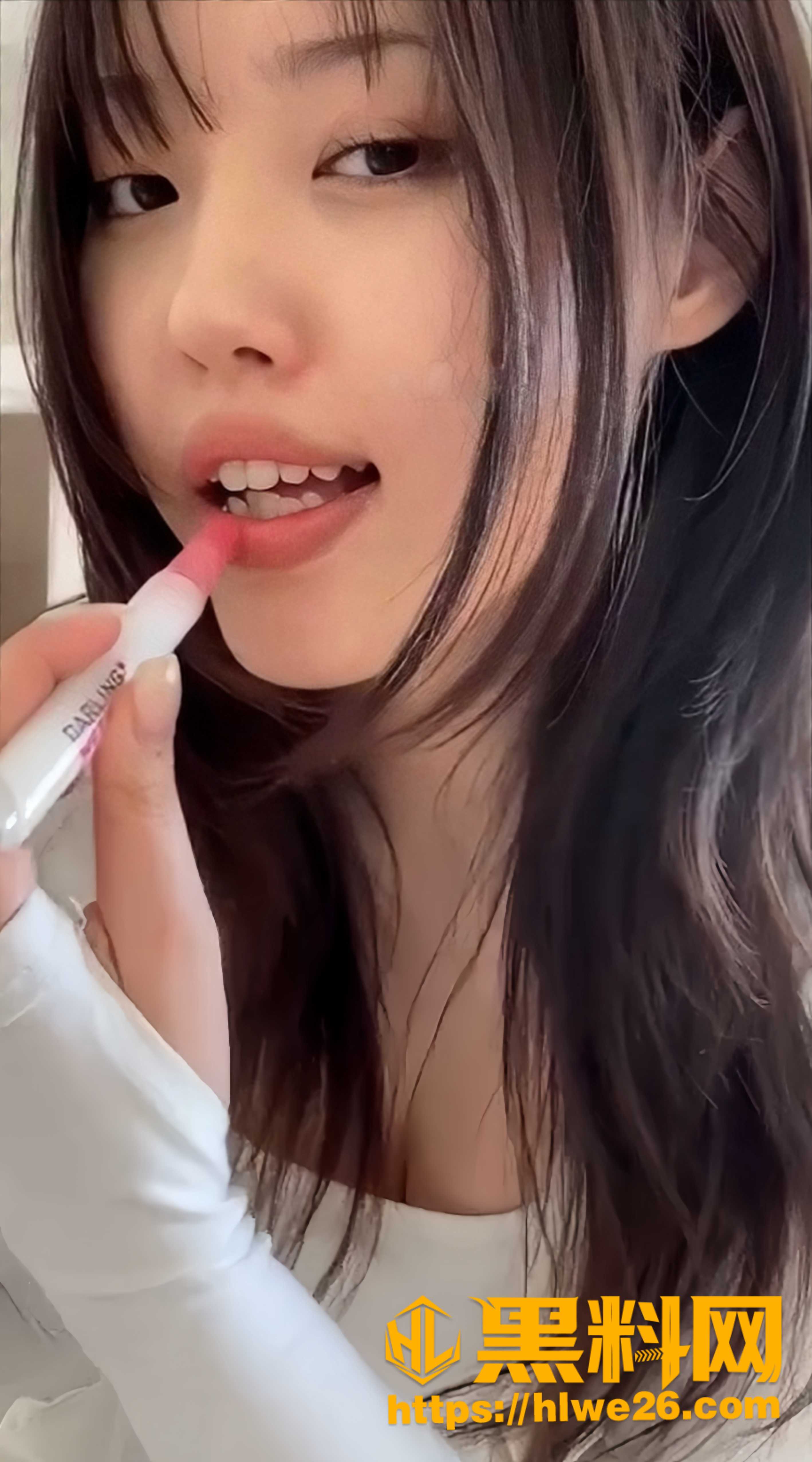 白虎嫩妹模拟口交视频1