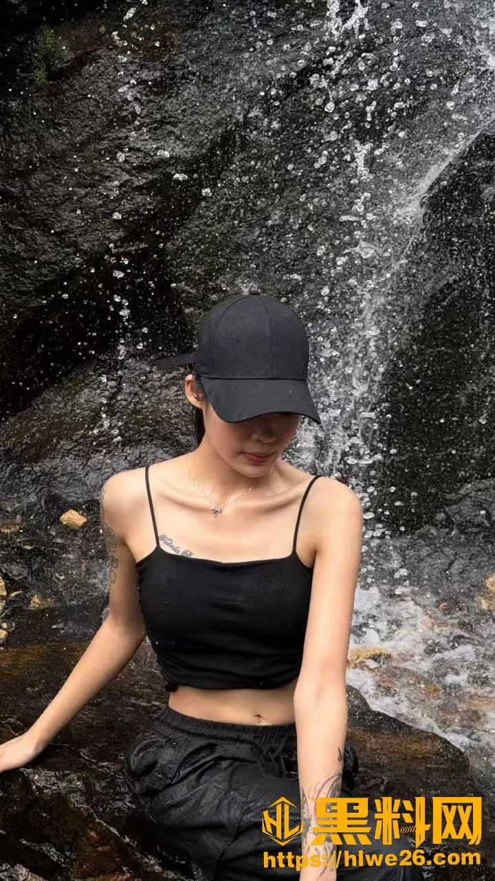 蓓蓓ya爬窗视频12
