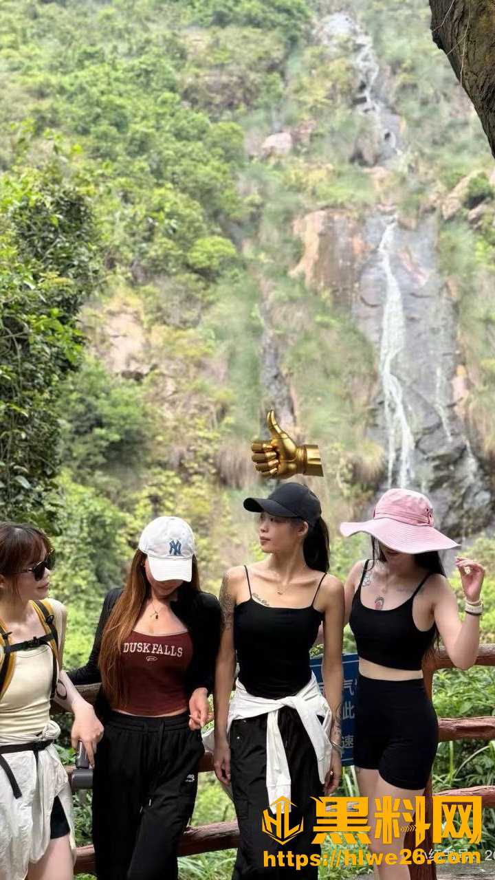 蓓蓓ya爬窗视频13
