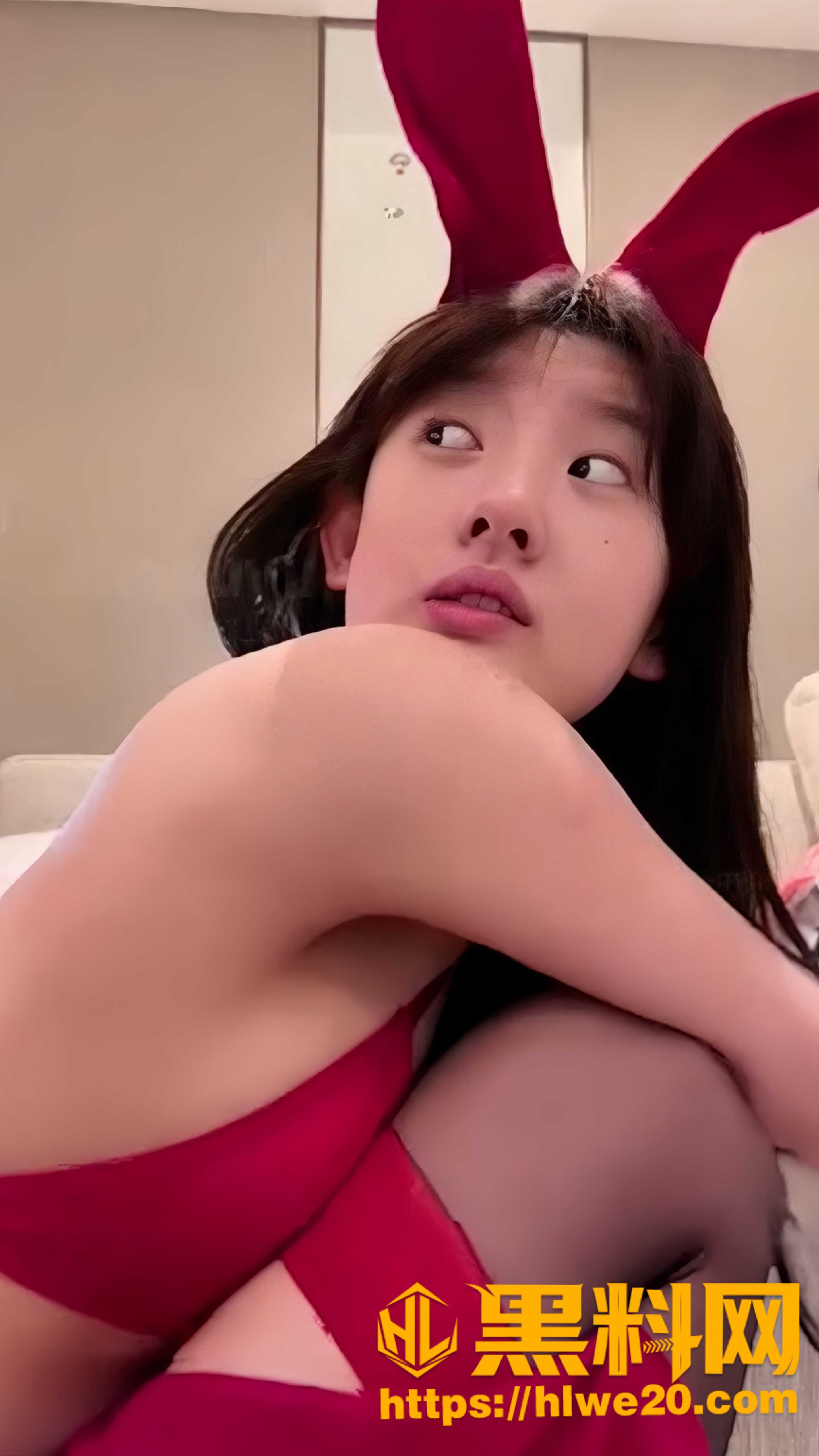 小小莫全裸浴室直播3