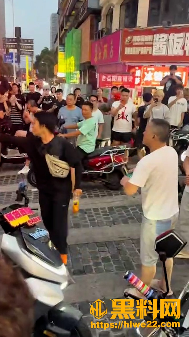 街头口水大战现场视频3