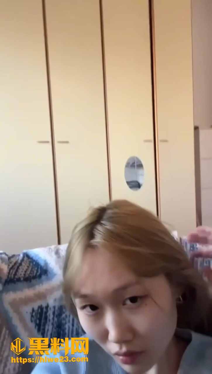 黄毛妹口交视频
