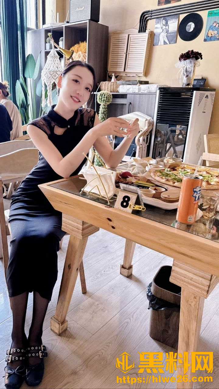 微博丝袜女神刘溜溜11