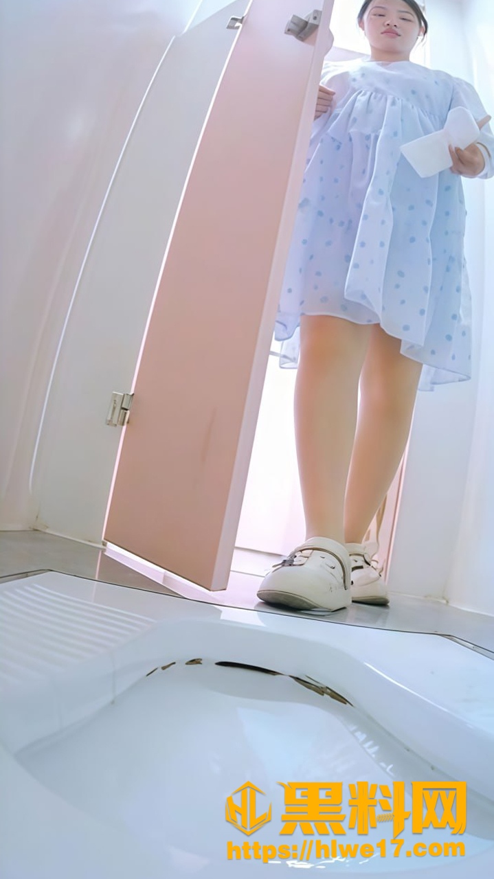 最新女厕偷拍福利资源1