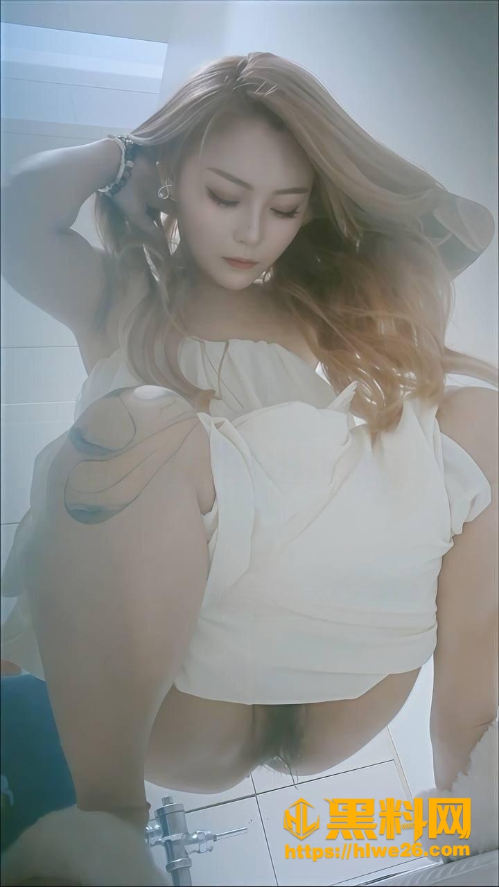 美女尿尿不擦屁屁