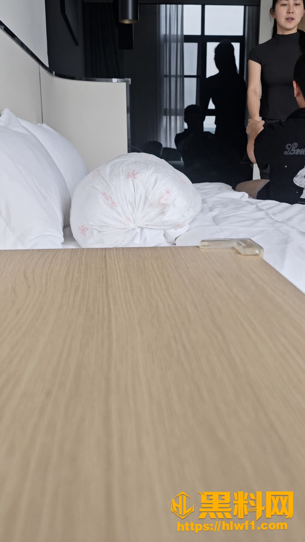 约炮大神约人妻3P