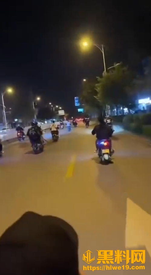 精神小伙