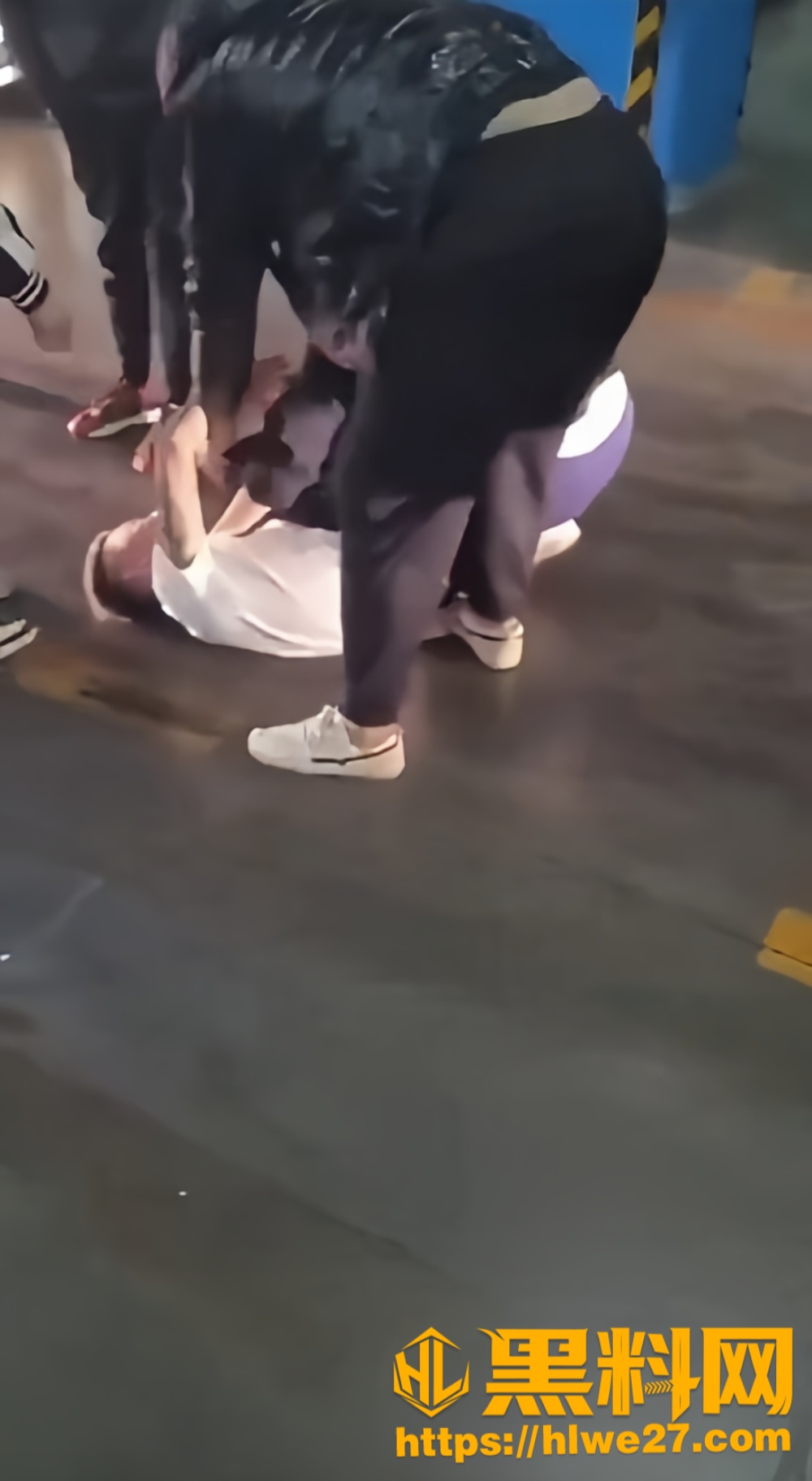 精神小伙惨遭反杀3