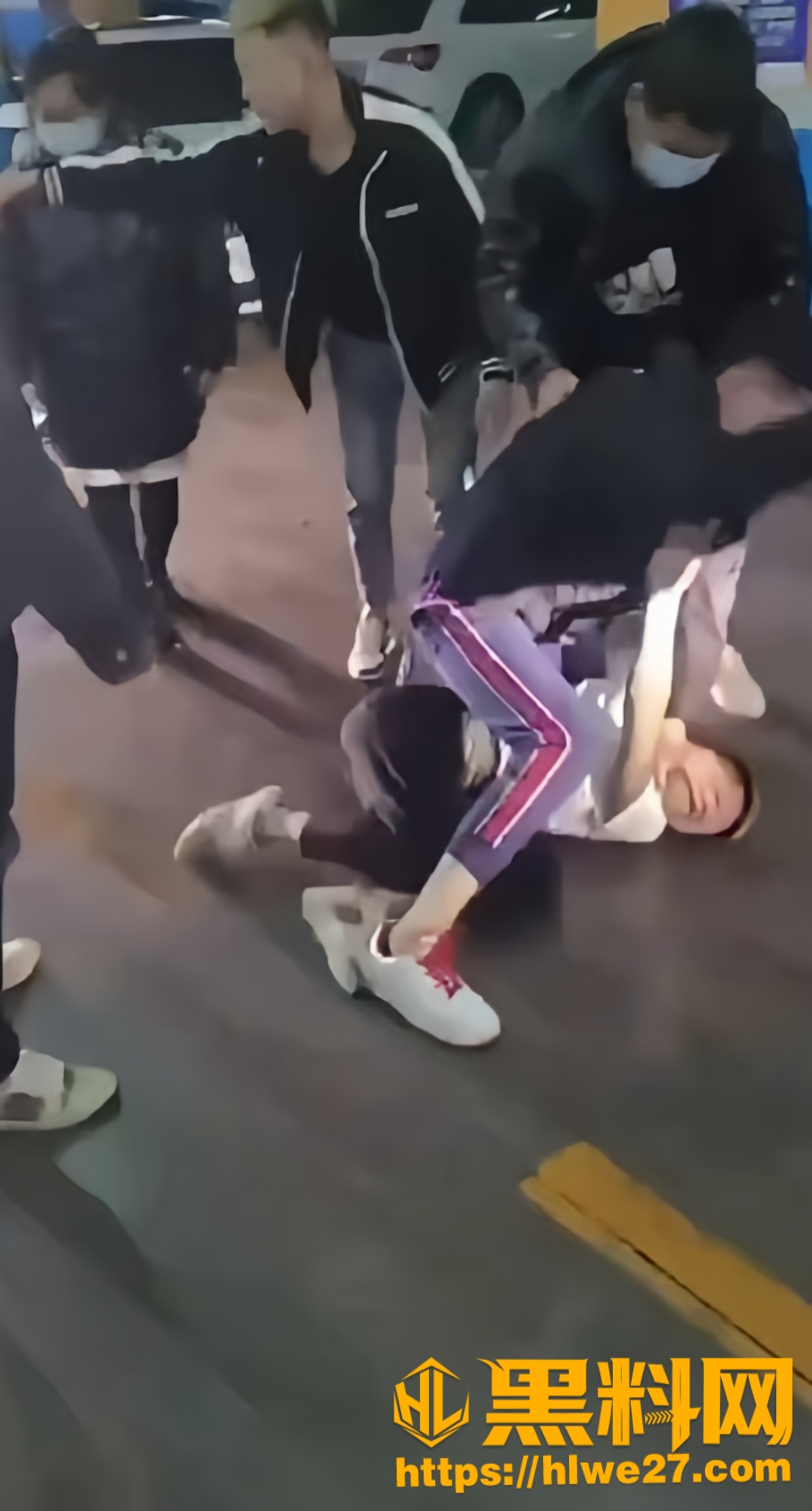 精神小伙打架视频4