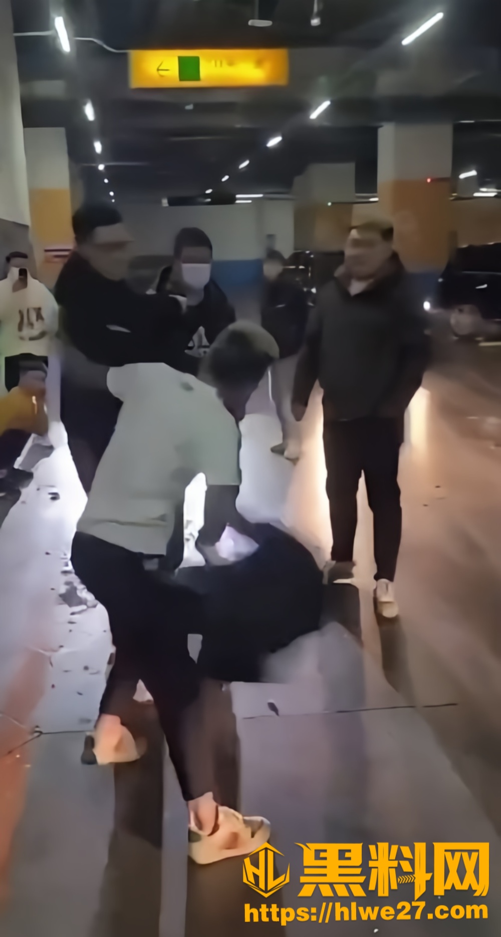精神小伙打架视频5