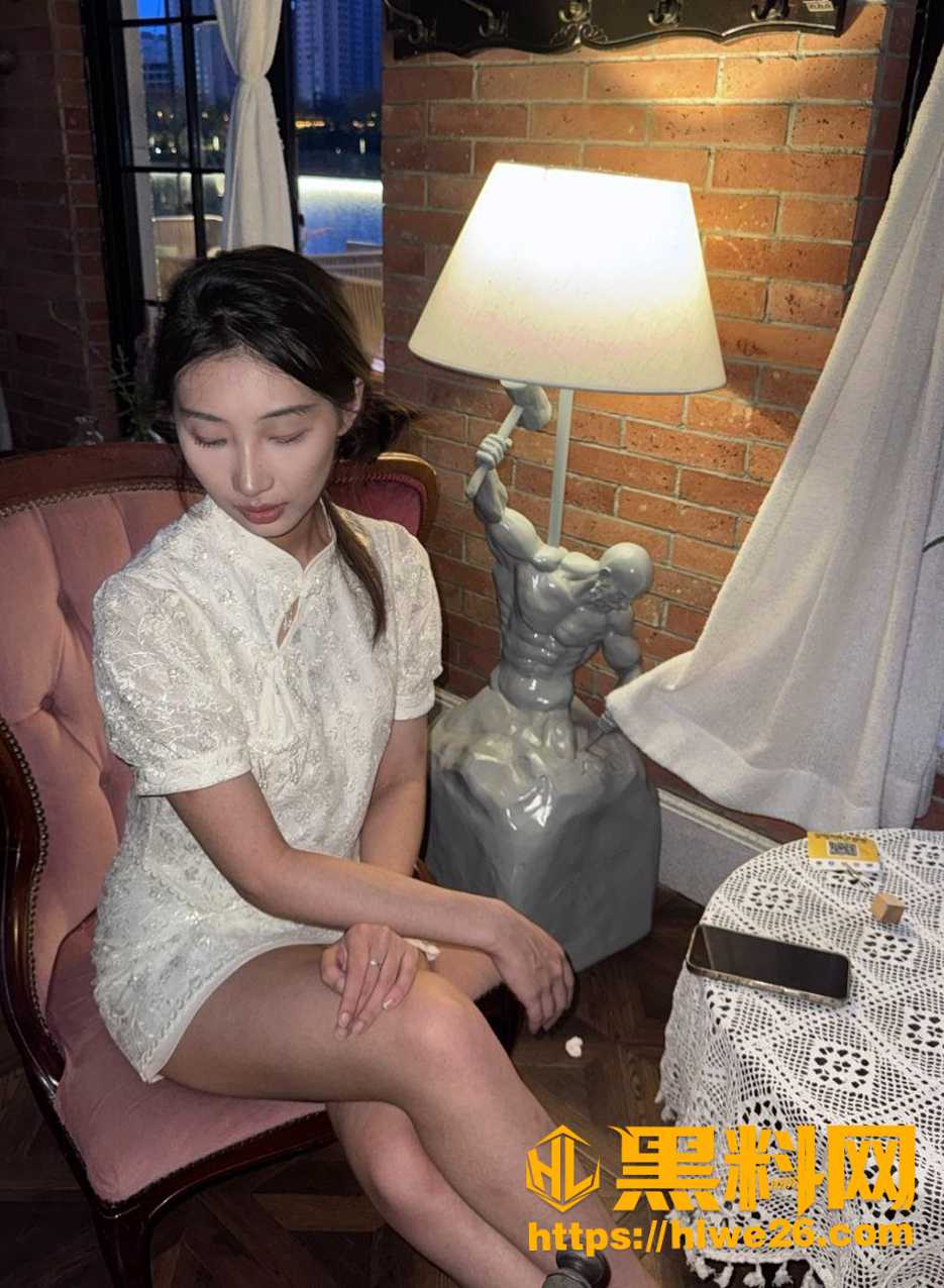 反差婊李佳纯性爱视频2