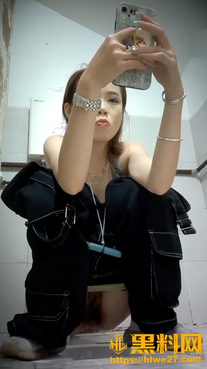 商场女厕偷拍4