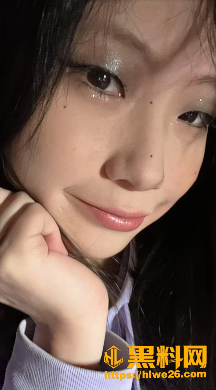 女大学生真实拍摄不雅视频1