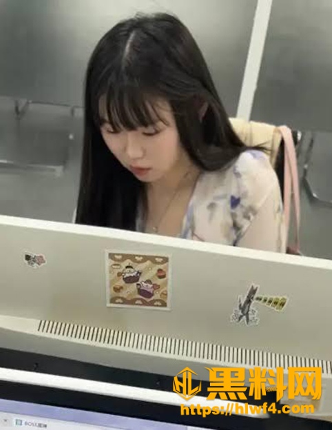 清纯女同事反差视频2