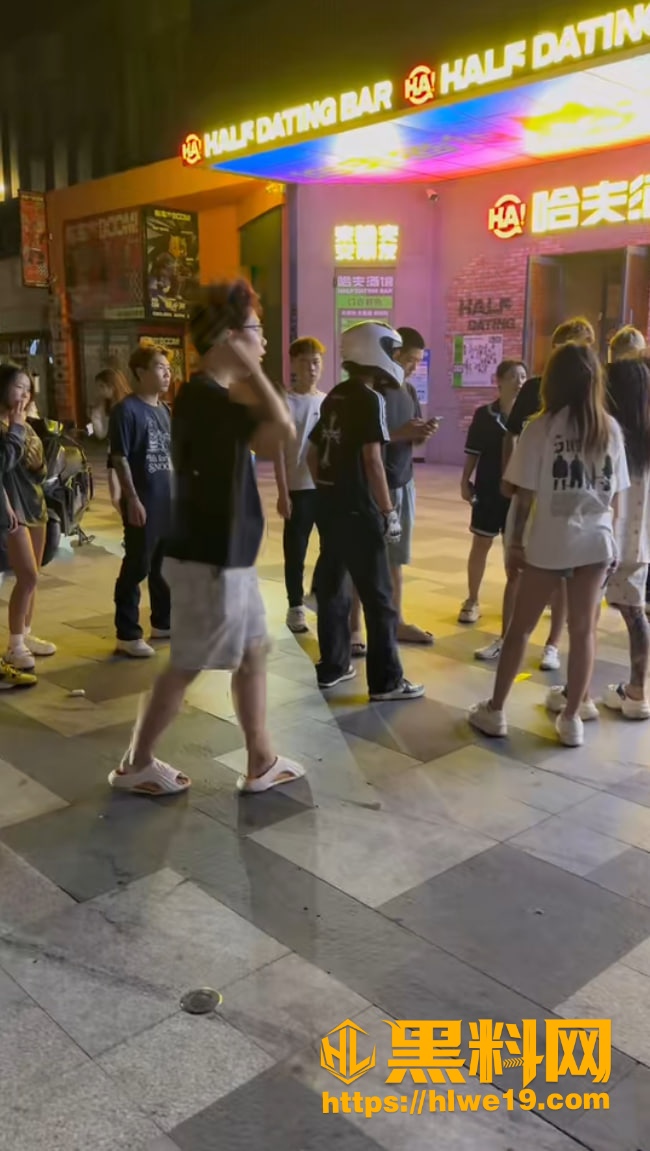 机车小哥一打五