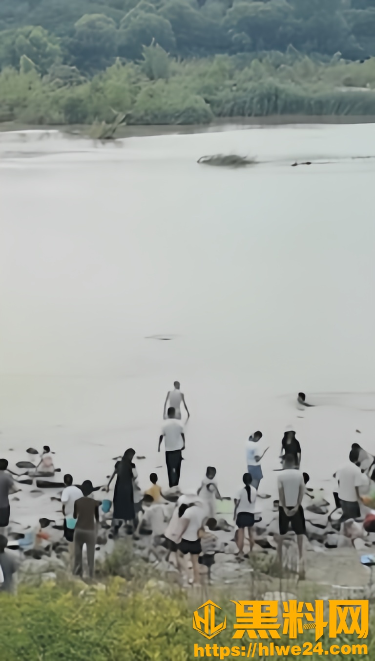 浐河东路漕渠小孩落水视频1