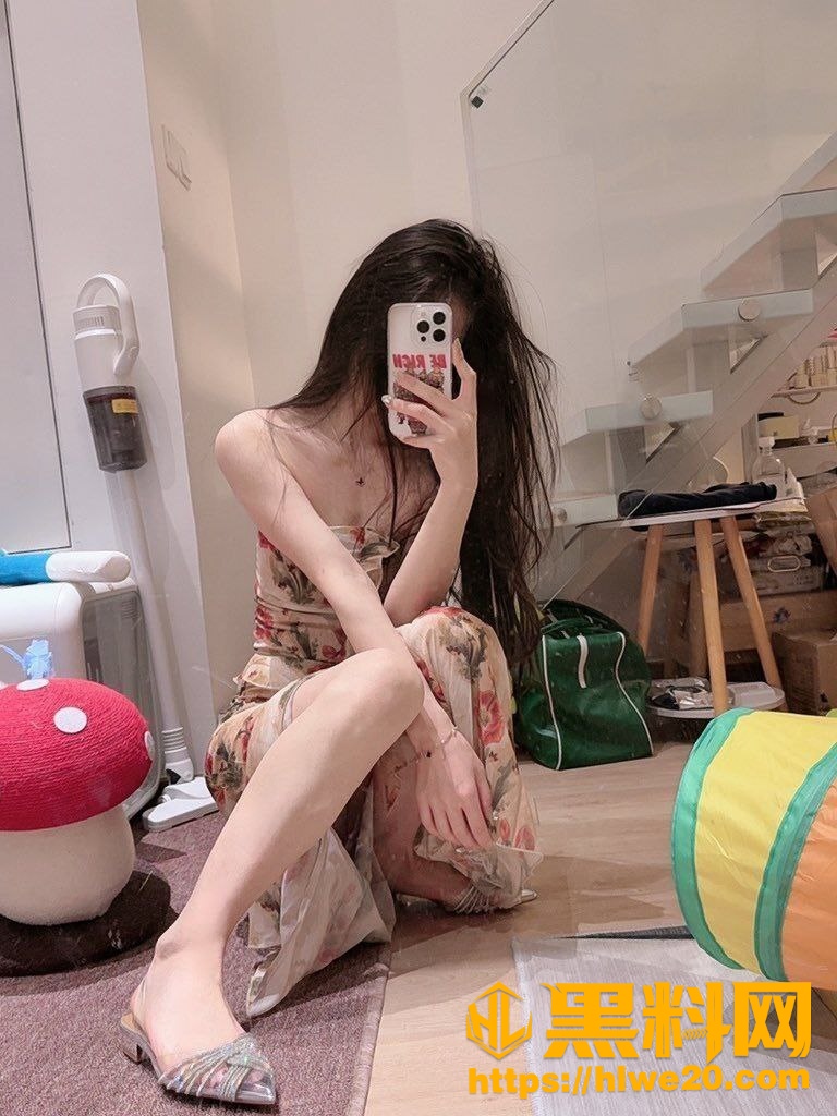 高颜值御姐的吊钟巨乳