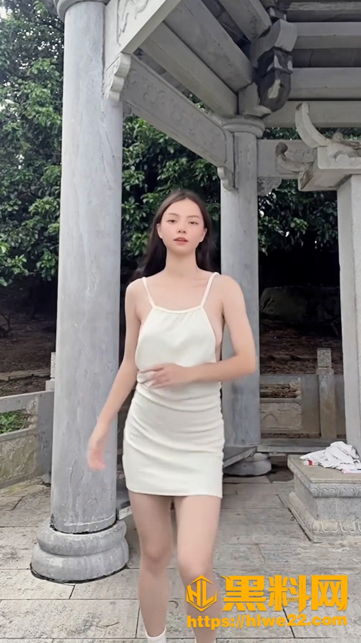 安慕曦8月VIP户外裸舞2