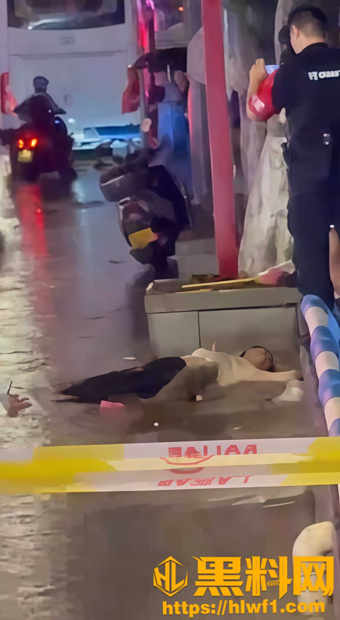 洪崖洞女子倒地视频1