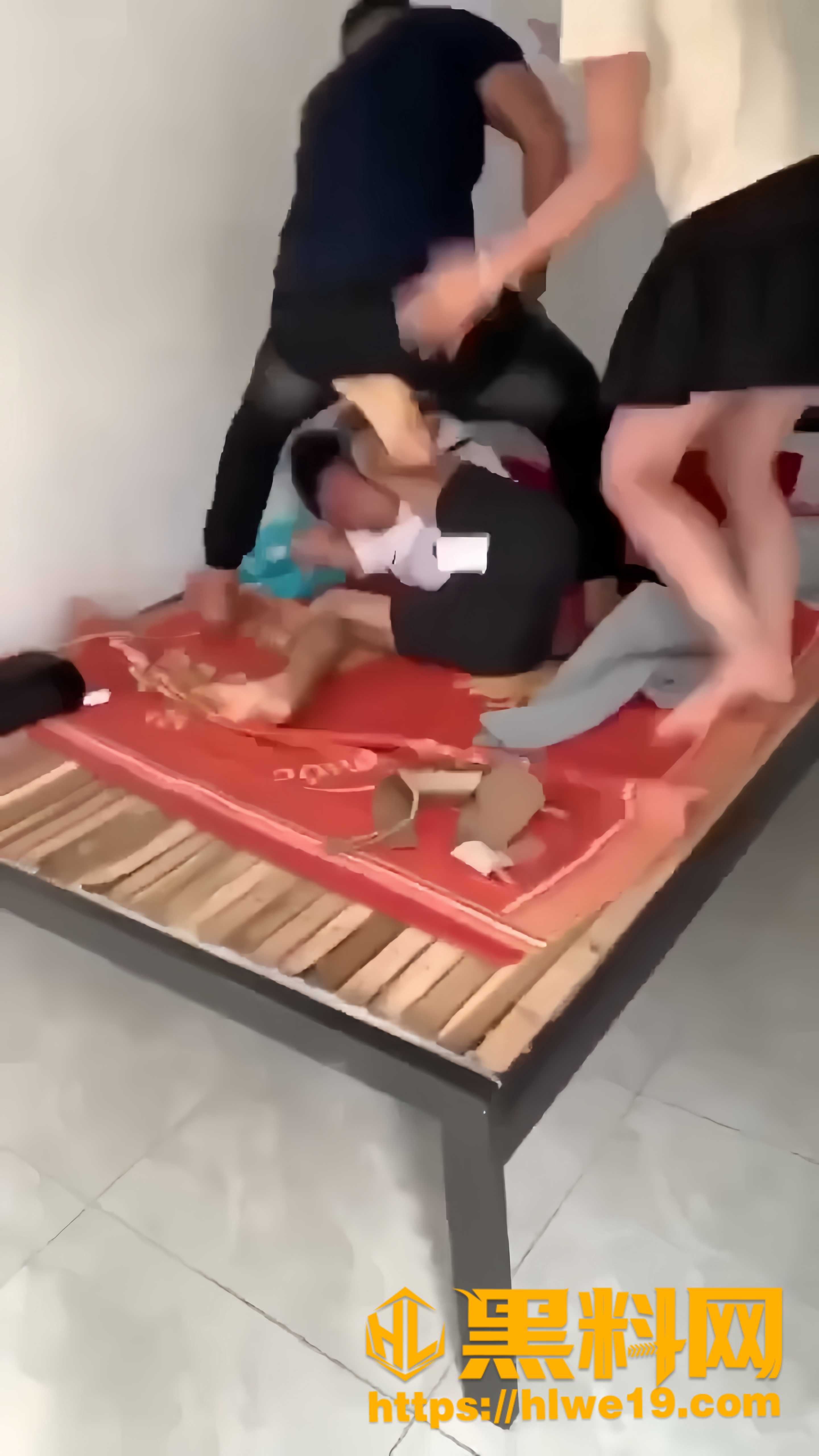 原配捉奸妻子在床视频2