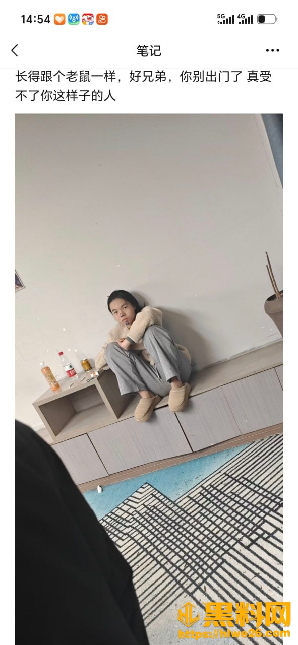 红发女子
