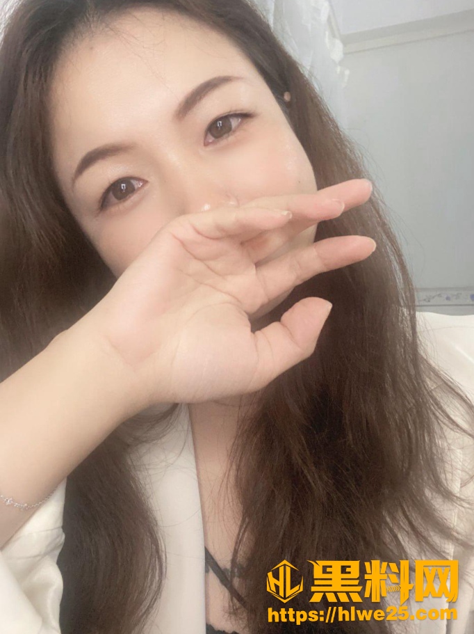 吴方情酒瓶自慰