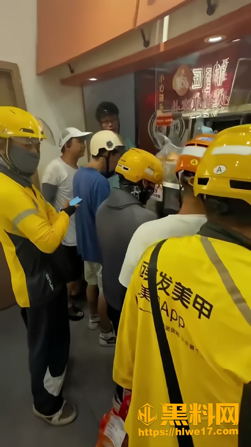 02德华楼被砸现场视频1 2wm