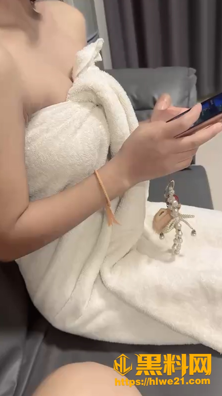 乱伦博主约炮外围女视频1