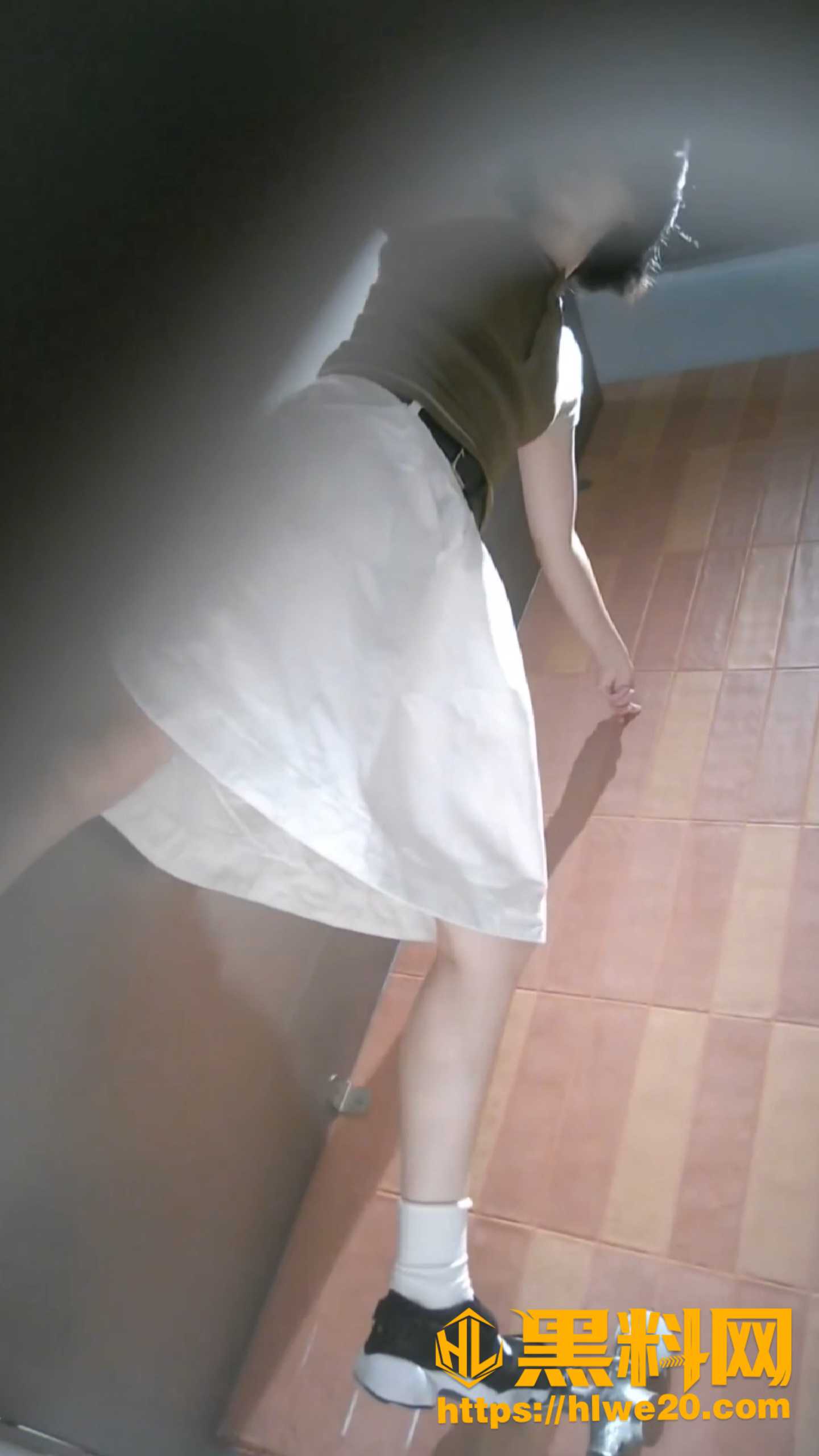 最新写字楼女厕偷拍