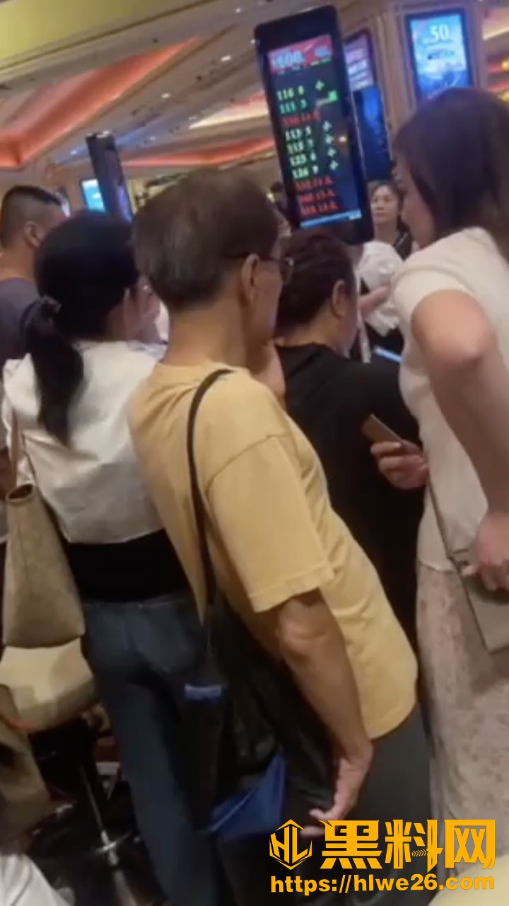 老头猥亵少妇视频2
