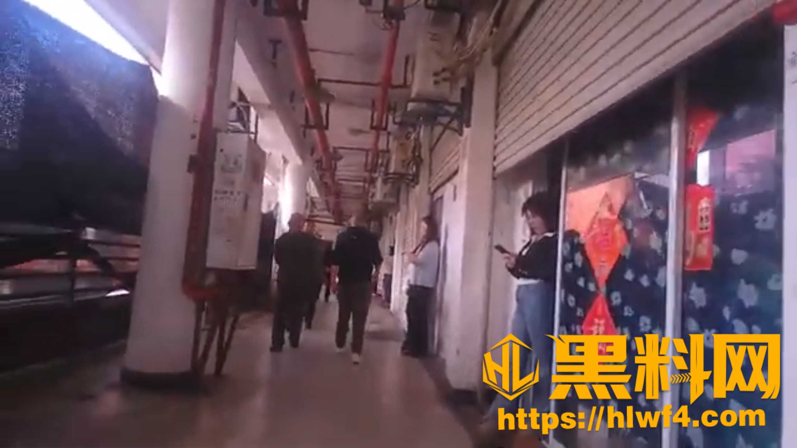 按摩店吃鸡视频