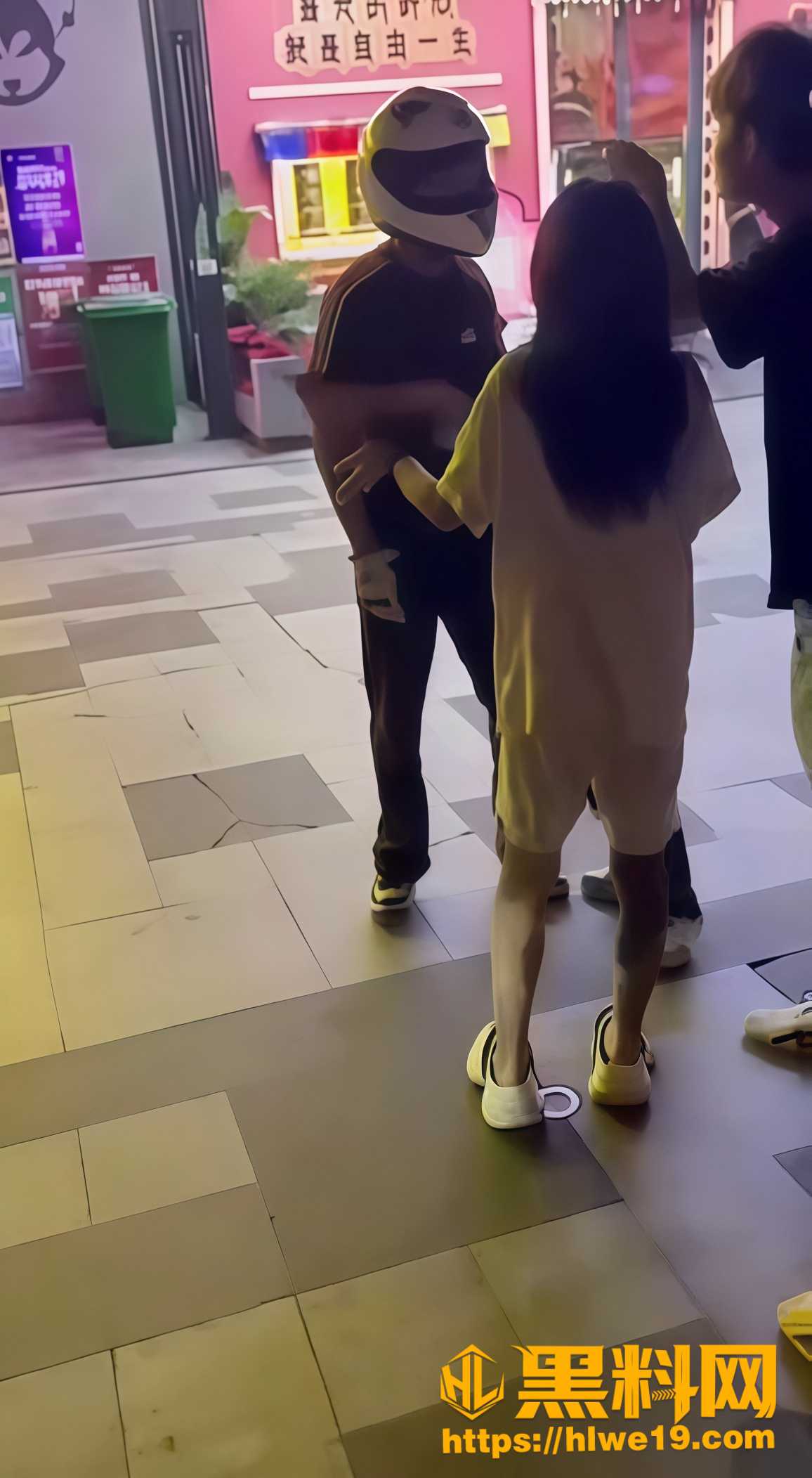 精神小伙群殴资源
