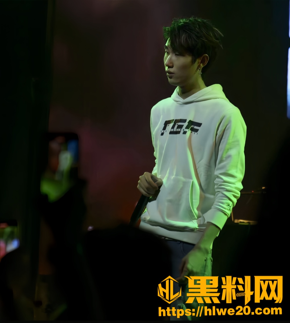 说唱歌手Ash1 6