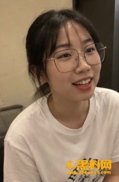 李馨圆露脸自拍
