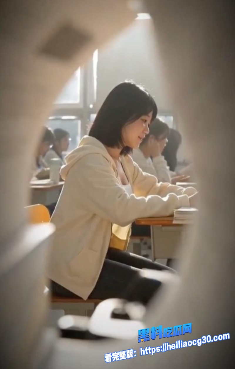 深夜潜入女大学生宿舍10