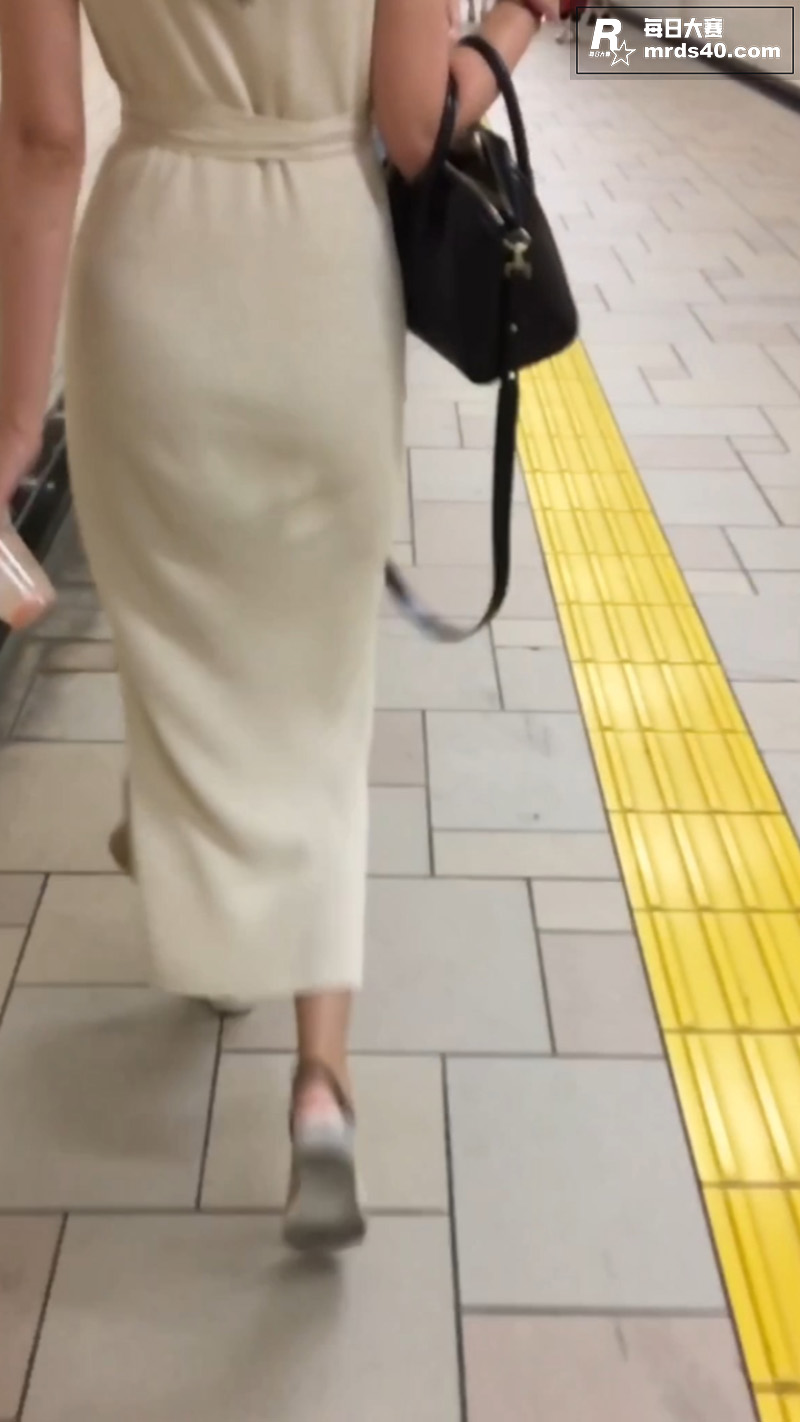 假装偷拍系列 多位女相关图片1