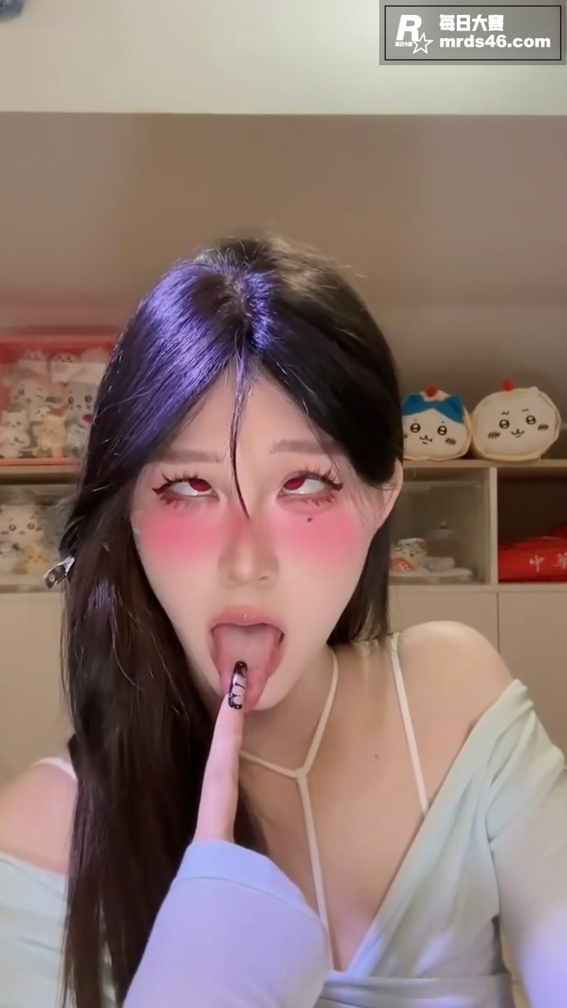 抖音反差女神 椰椰小相关图片1