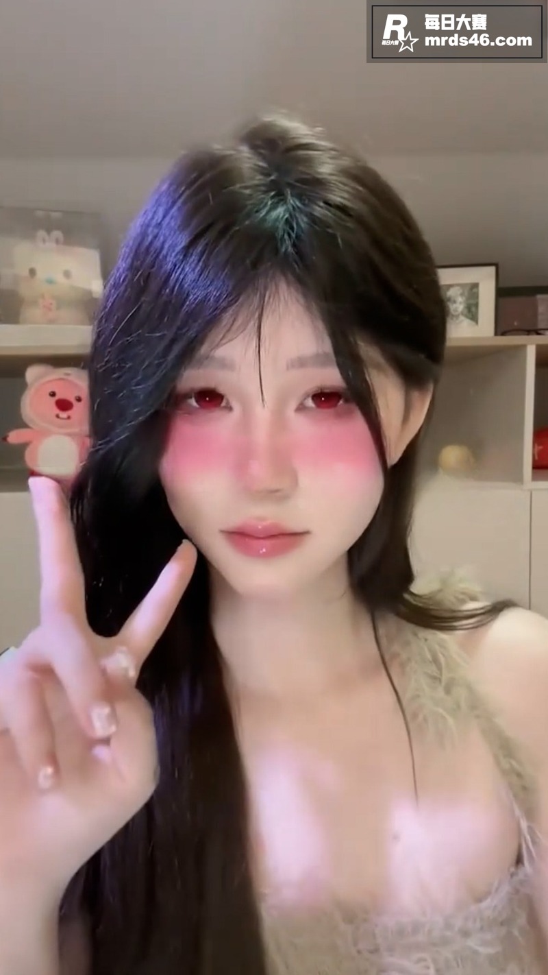 抖音反差女神 椰椰小相关图片2