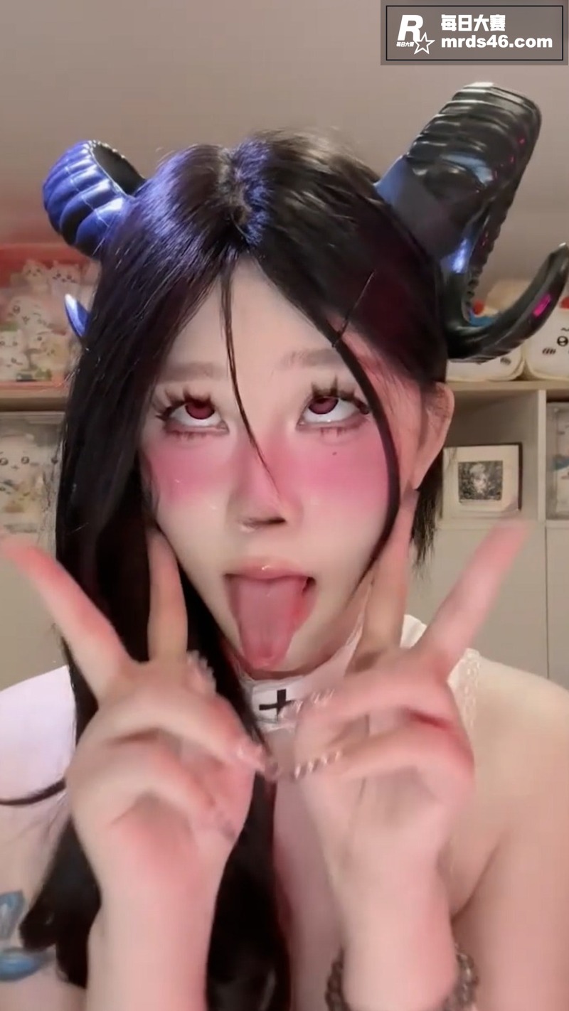 抖音反差女神 椰椰小相关图片4