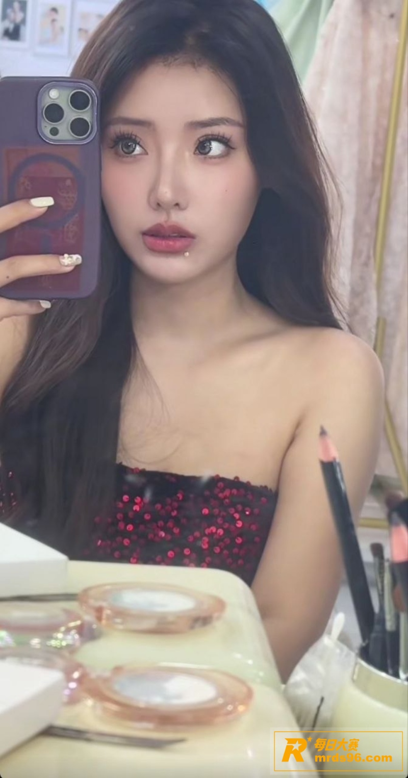 抖音巨乳女主播 33相关图片4