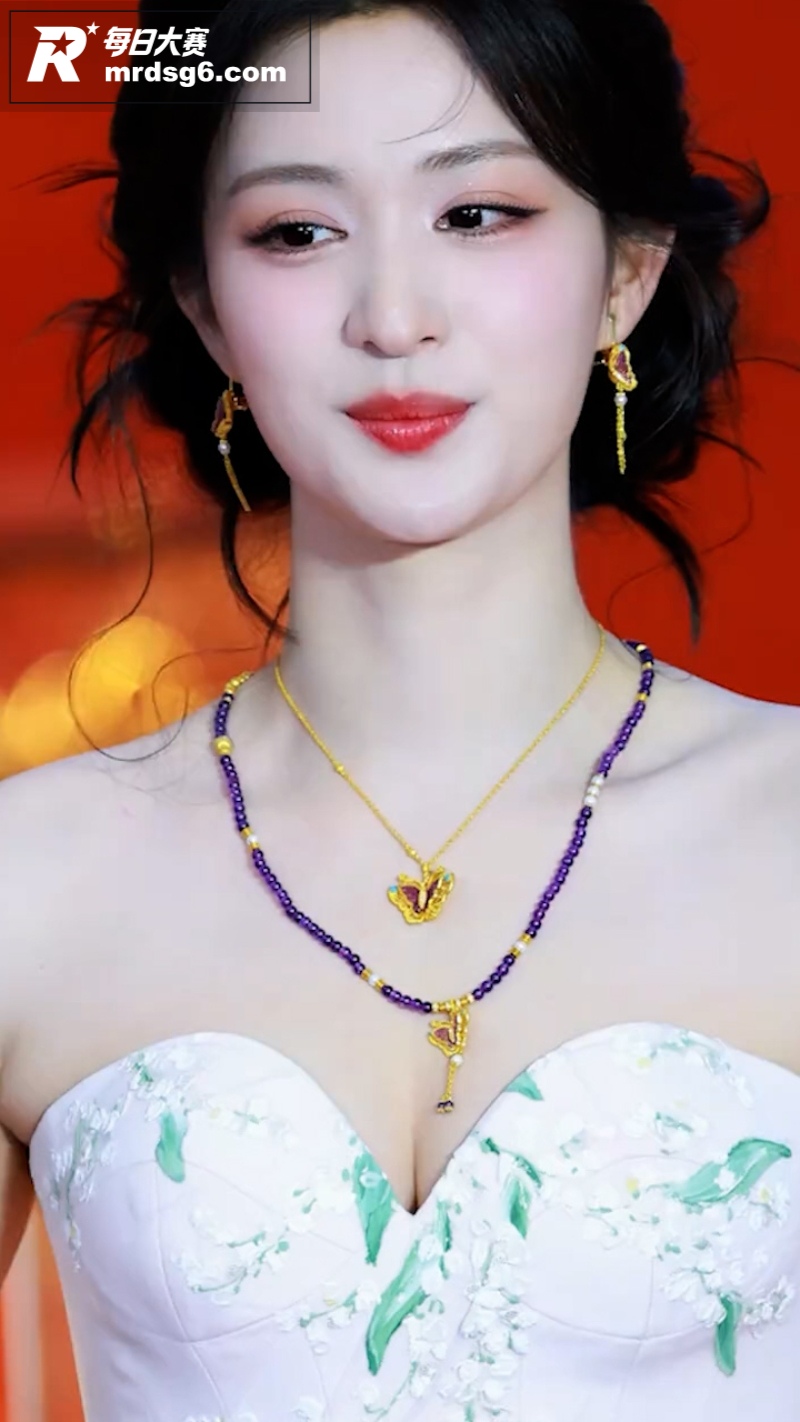 AI脱衣女明星 王楚相关图片1