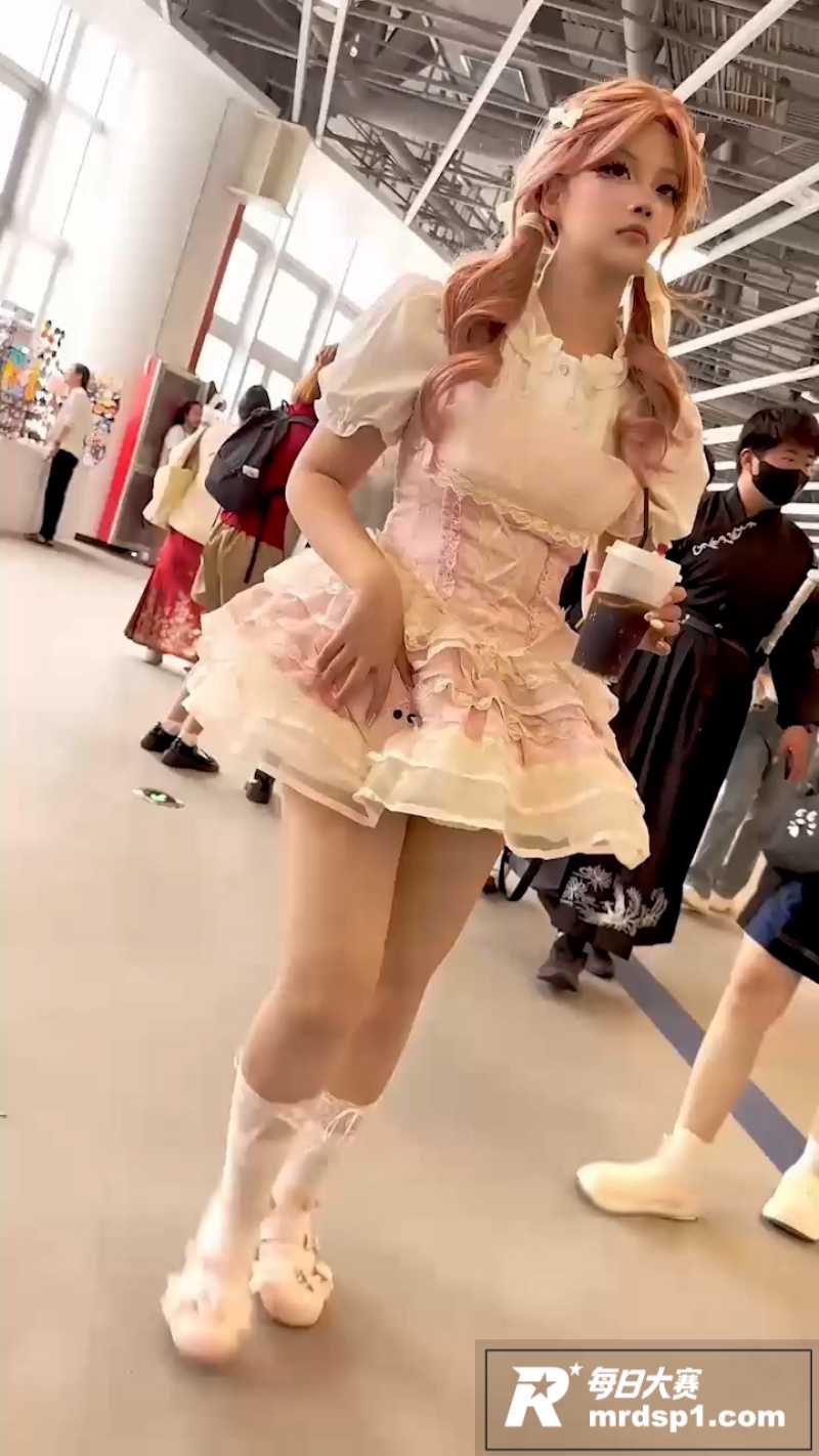 偷拍大神KFC漫展抄相关图片1