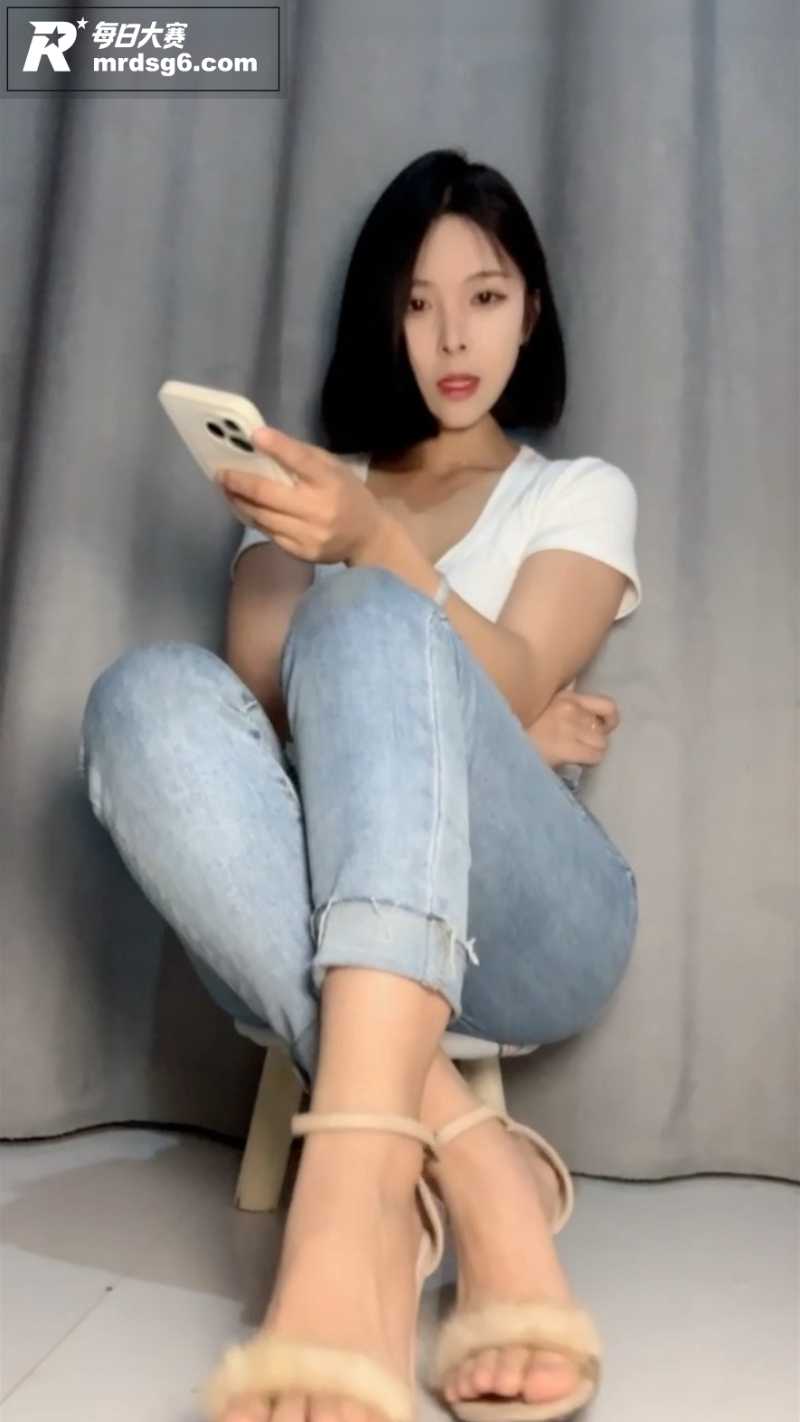 玩物直播短发女神 河相关图片2