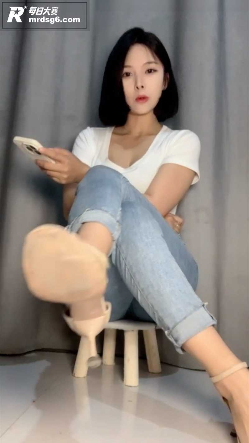 玩物直播短发女神 河相关图片3