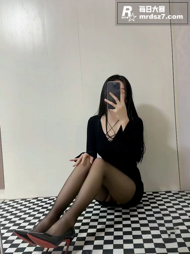 极品酥胸萝莉 空心酱相关图片6