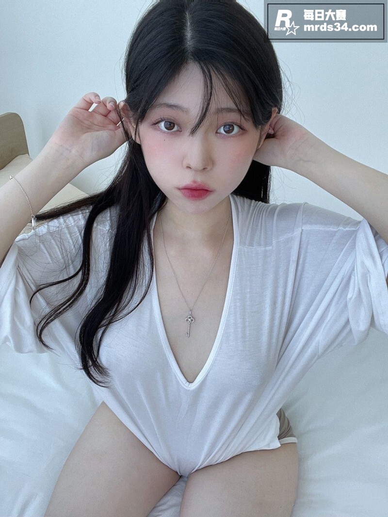 韩国清纯大奶美少女 相关图片8