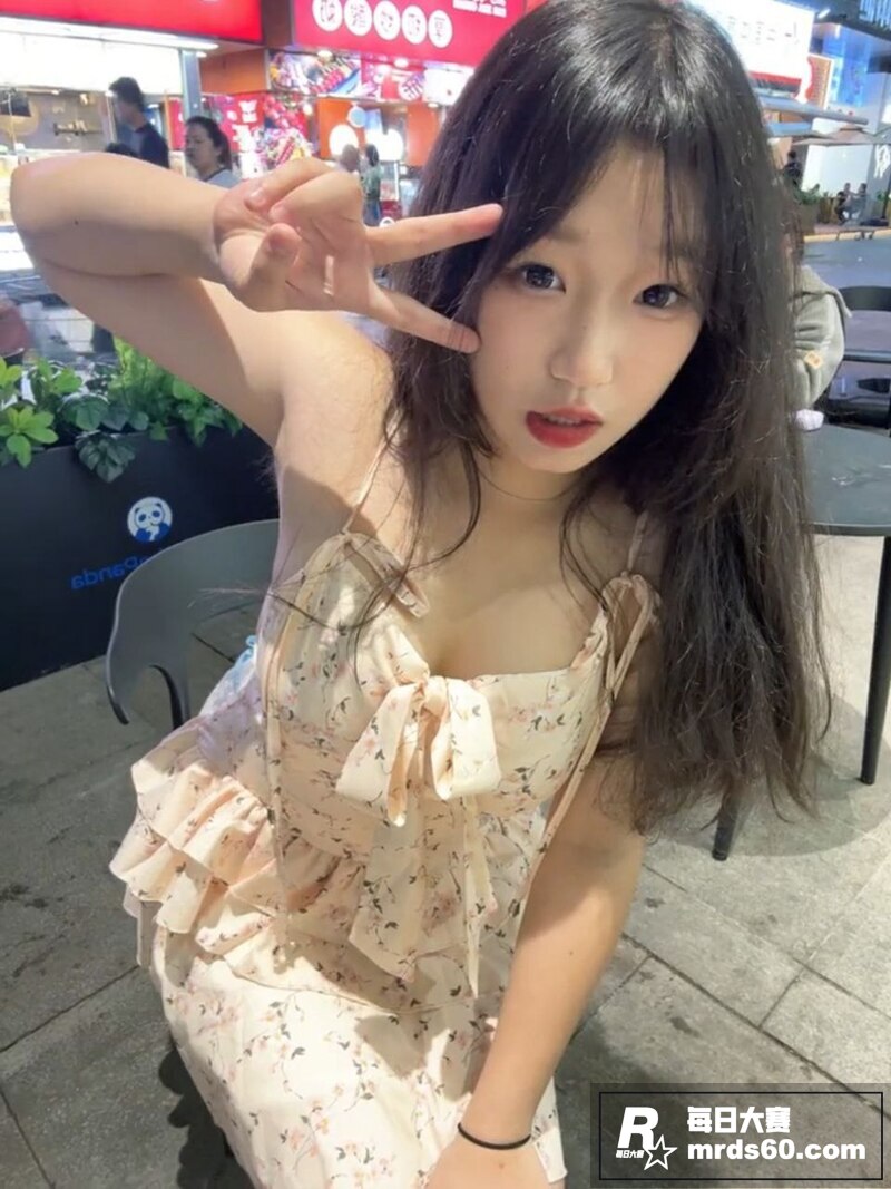抖音高颜值极品萝莉 相关图片4