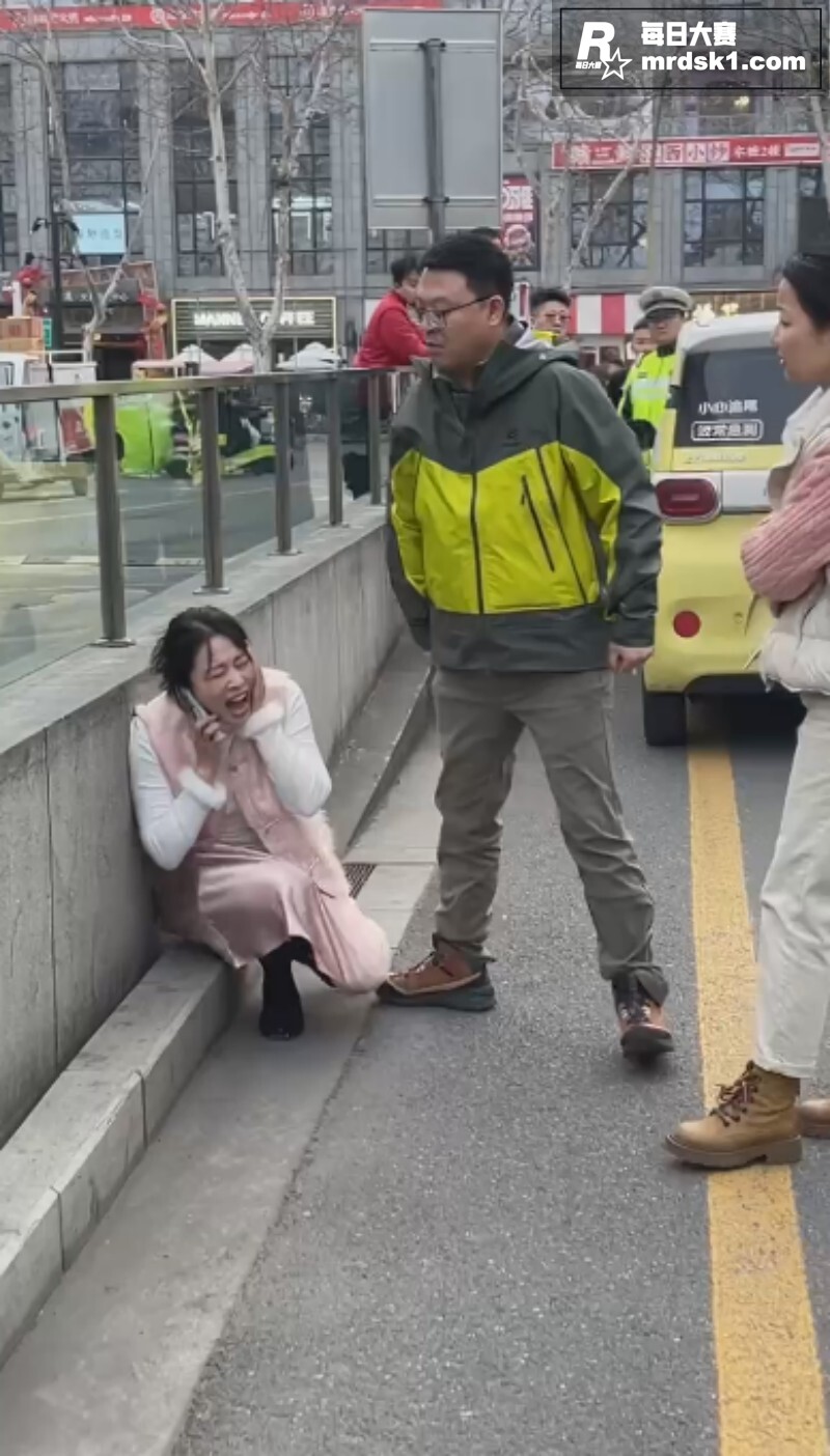 扬州万象汇两车发生剐相关图片9