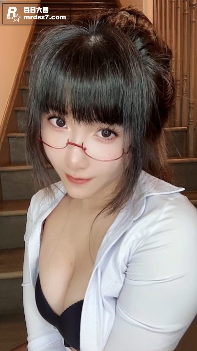 淫荡的OL女友 下班相关图片1