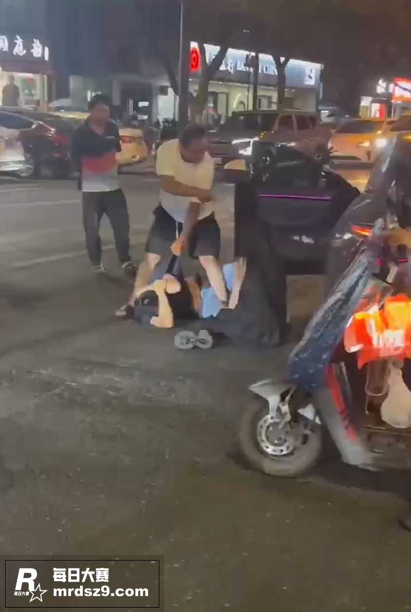 当街抓奸完整版 浙江相关图片1